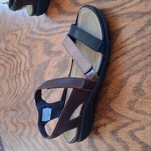 Naot Whetu Leather Metallic Comfort Walking Sandals Size 36